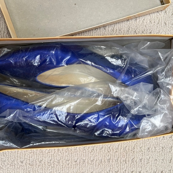 Ladies’ Satin Shoes - like new - Picture 3 of 5